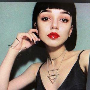 Meet your Posher, Denise